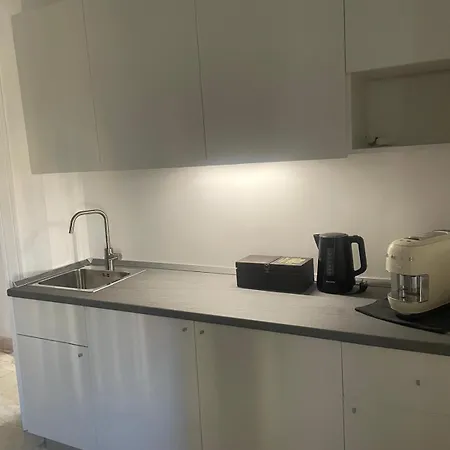 לינה וארוחת בוקר M&j House